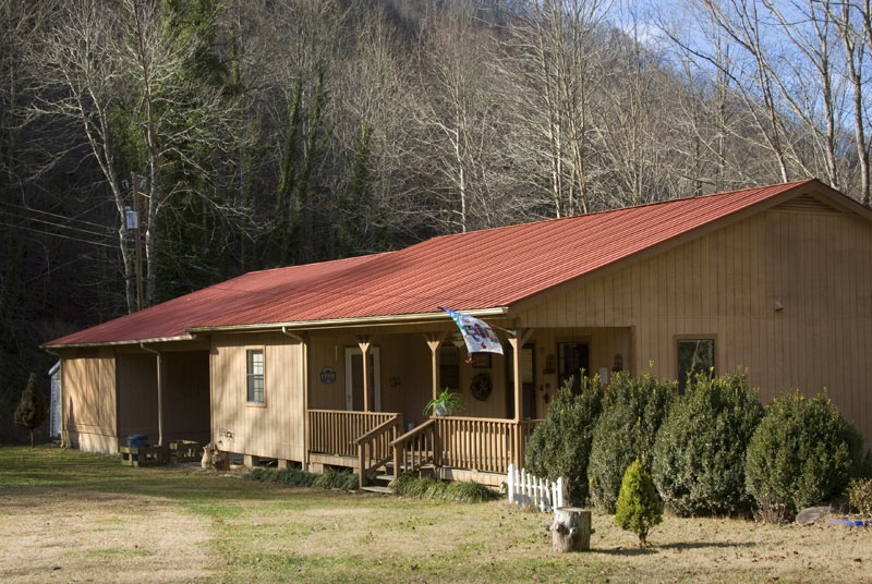 Exterior of Captai's Bend cabin